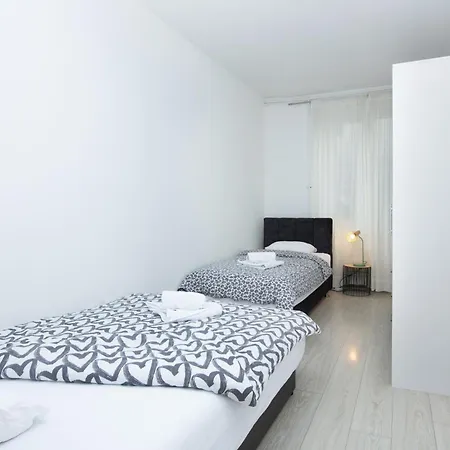 By The Sea - 21816 Šibenik