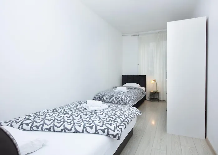 By The Sea - 21816 Šibenik