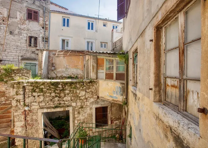 Apartment By The Sea - 21816 *