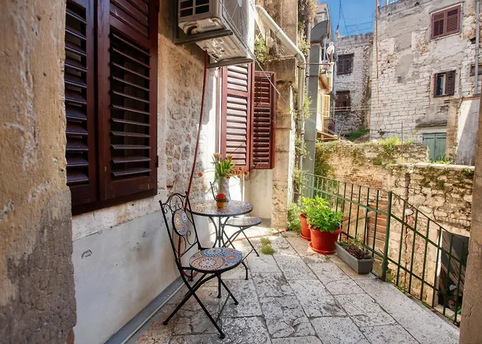 By The Sea - 21816 Sibenik